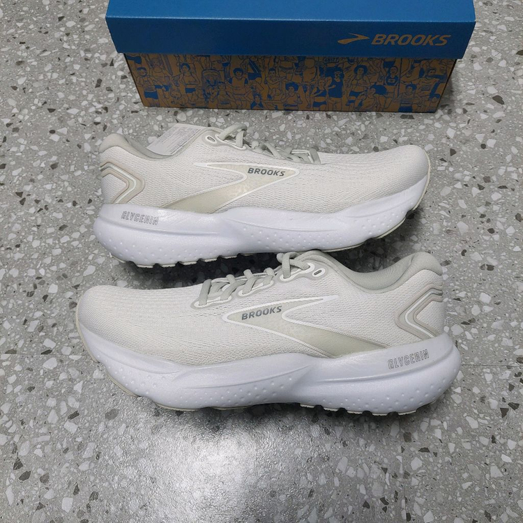 브룩스 여성 러닝화 작은사이즈 220, 225 균일가 판매 운동화 작은신발 작은발 이미지