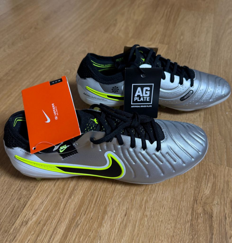 [240] 나이키 티엠포 레전드10 엘리트 AG 메탈릭실버 축구화 이미지