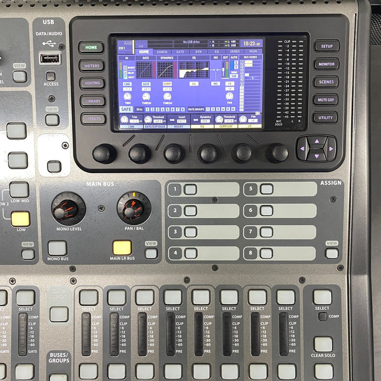 베링거 X32 Producer 디지털 믹서 판매 이미지