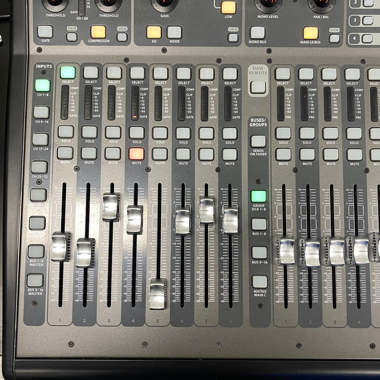 베링거 X32 Producer 디지털 믹서 판매 이미지