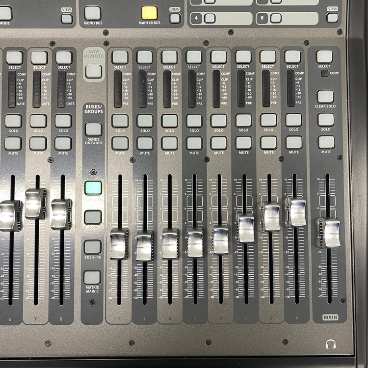 베링거 X32 Producer 디지털 믹서 판매 이미지