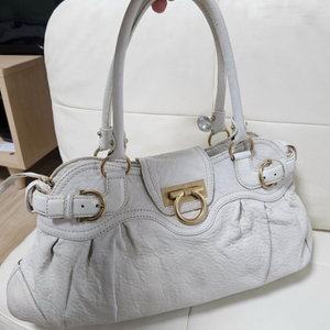 정품 페라가모 숄더백 이미지