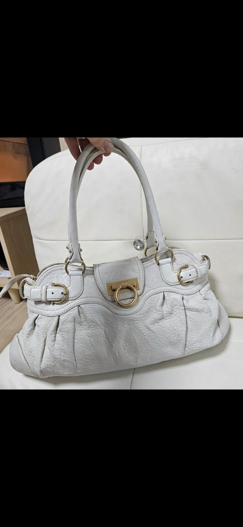 정품 페라가모 숄더백 이미지