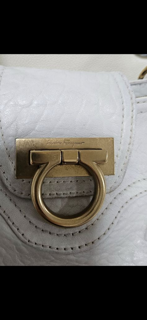 정품 페라가모 숄더백 이미지