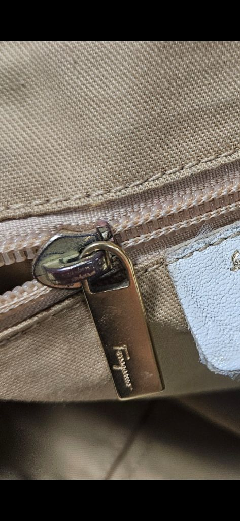 정품 페라가모 숄더백 이미지