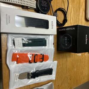 순토 버티컬 티타늄 솔라 이미지