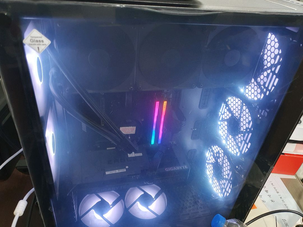 컴퓨터본체 데스크탑 라이젠9 16코어 SSDM2테라 4060TI 이미지