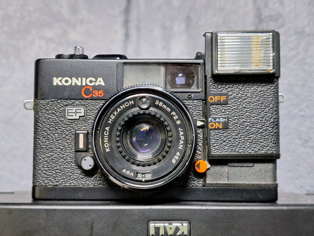 코니카 C35 EF 필름카메라 빈티지 레트로 로모 앤틱 감성 필카 일본 이미지
