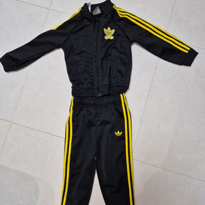 아디다스 남자아기 트레이닝복 상하의 세트 (사이즈 90) 이미지