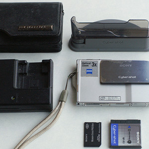 소니 사이버샷 DSC-T7 레트로디카 팝니다(수중촬영방수팩포함) 이미지