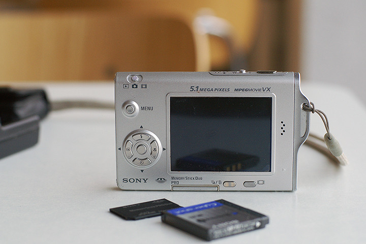 소니 사이버샷 DSC-T7 레트로디카 팝니다(수중촬영방수팩포함) 이미지