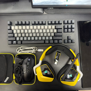 레이저 바실리스크 얼티메이트, 레이저 헌츠맨 텐키리스 리니어1세대, 커세어 보이드 프로 se와이어리스 세트로 팝니다 이미지