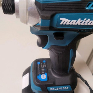 임팩드릴 무선 충전드릴 18V 팝니다. 이미지