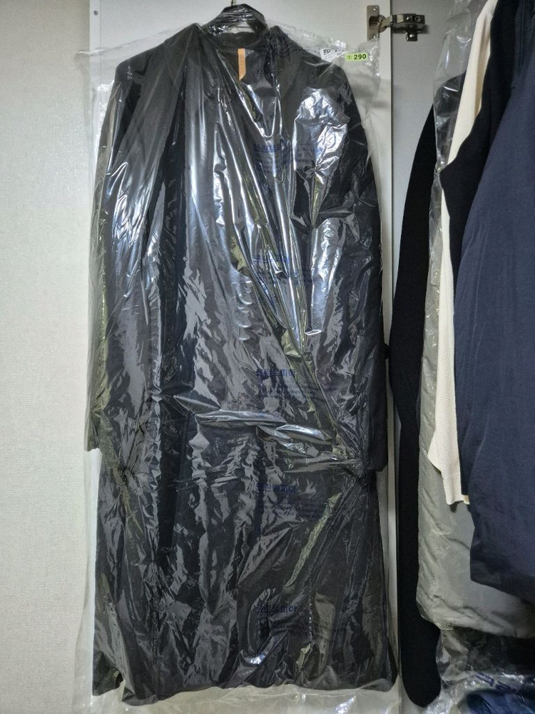 토마스 모어 코트 이미지