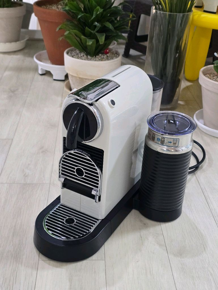 네스프레소 시티즈 앤 밀크 화이트 (에어로치노) 이미지