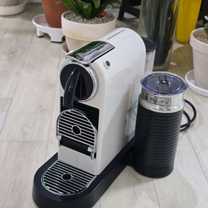 네스프레소 시티즈 앤 밀크 화이트 (에어로치노) 이미지