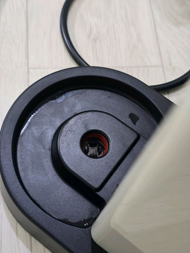 네스프레소 시티즈 앤 밀크 화이트 (에어로치노) 이미지