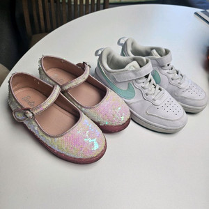 200사이즈 (나이키키즈운동화 + 바비라이팅구두) 이미지