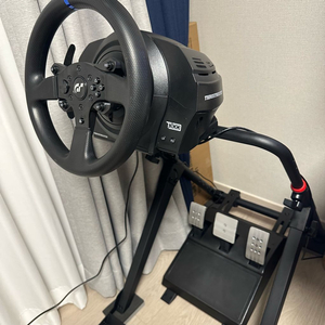 트러스트마스터 t300 rs gt에디션 + 지티기어 strix 밀림방지 거치대 이미지