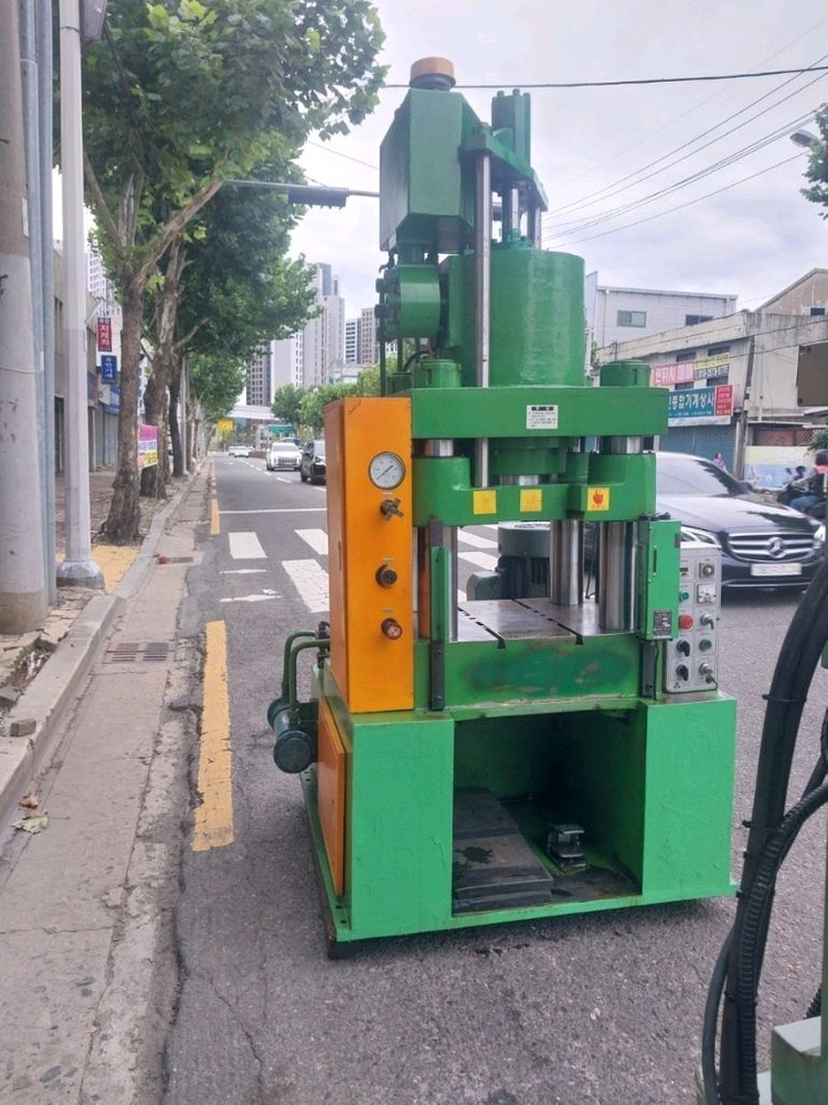 유압단조프레스 300톤 이미지