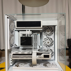 9800X3D 9070XT 화이트 하이엔드 본체 컴퓨터 이미지