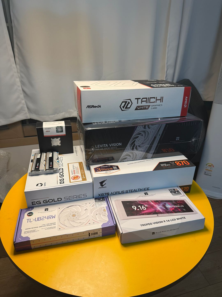 9800X3D 9070XT 화이트 하이엔드 본체 컴퓨터 이미지