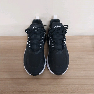 여성 나이키 에어맥스 270 리액트 블랙화이트 운동화 (250) 이미지