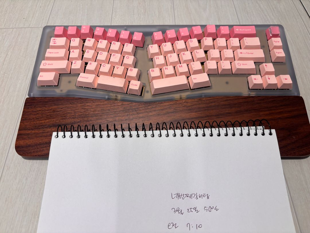 KBDfans MAJA 65% 엘리스 배열 키보드 (키캡+팜레스트+스위치 포함) 이미지