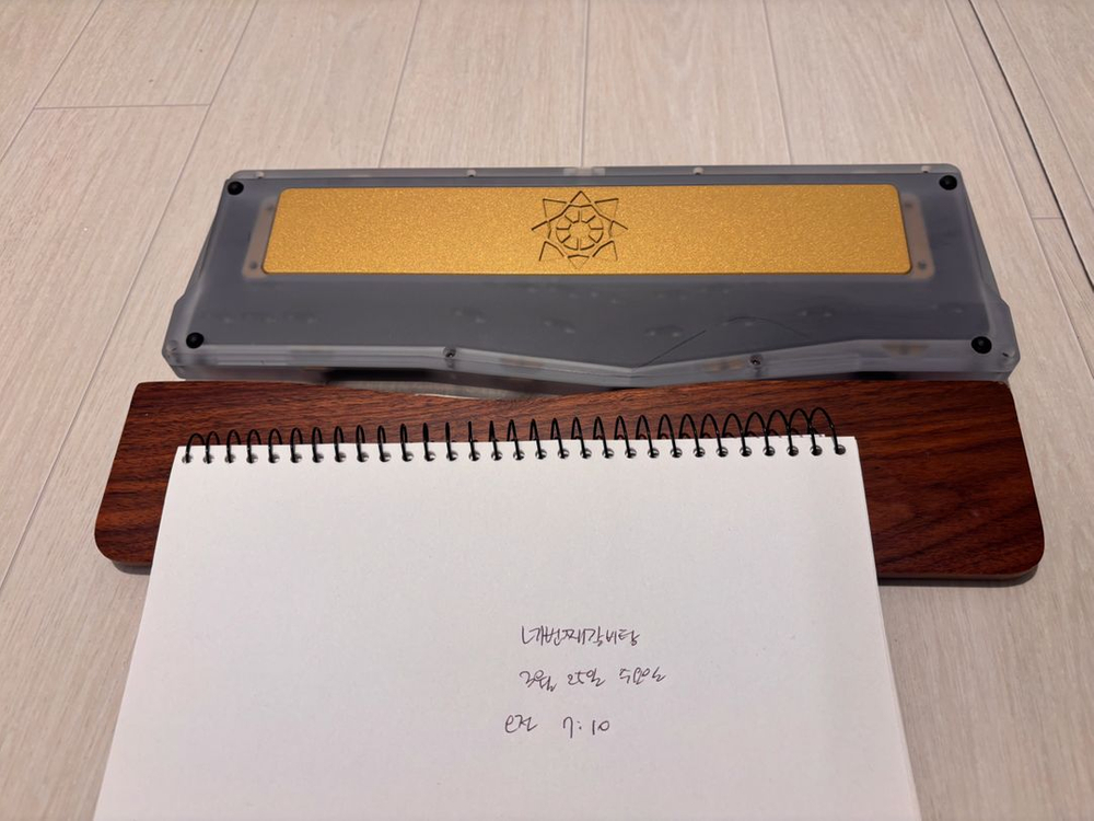 KBDfans MAJA 65% 엘리스 배열 키보드 (키캡+팜레스트+스위치 포함) 이미지