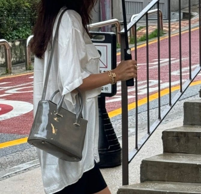 소윰 페이턴트 백 (그레이컬러) soyoom 이미지