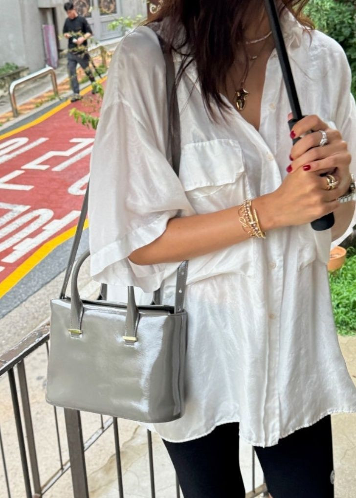 소윰 페이턴트 백 (그레이컬러) soyoom 이미지