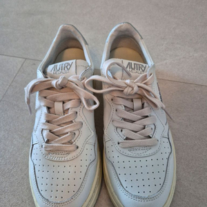 오트리 메달리스트 로우 화이트 실버, 39 사이즈 이미지