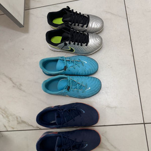 키즈) 나이키 축구화 풋살화 240사이즈 일괄 3컬레 이미지