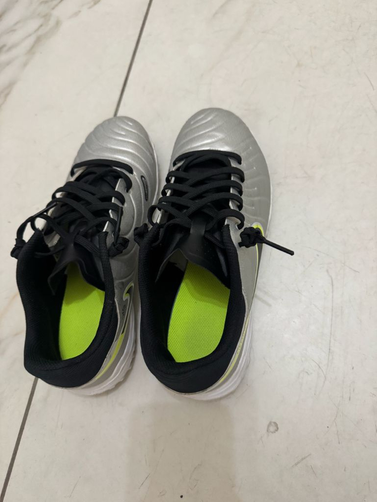 키즈) 나이키 축구화 풋살화 240사이즈 일괄 3컬레 이미지