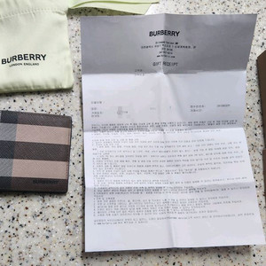 버버리 체크 반지갑 팝니다 이미지