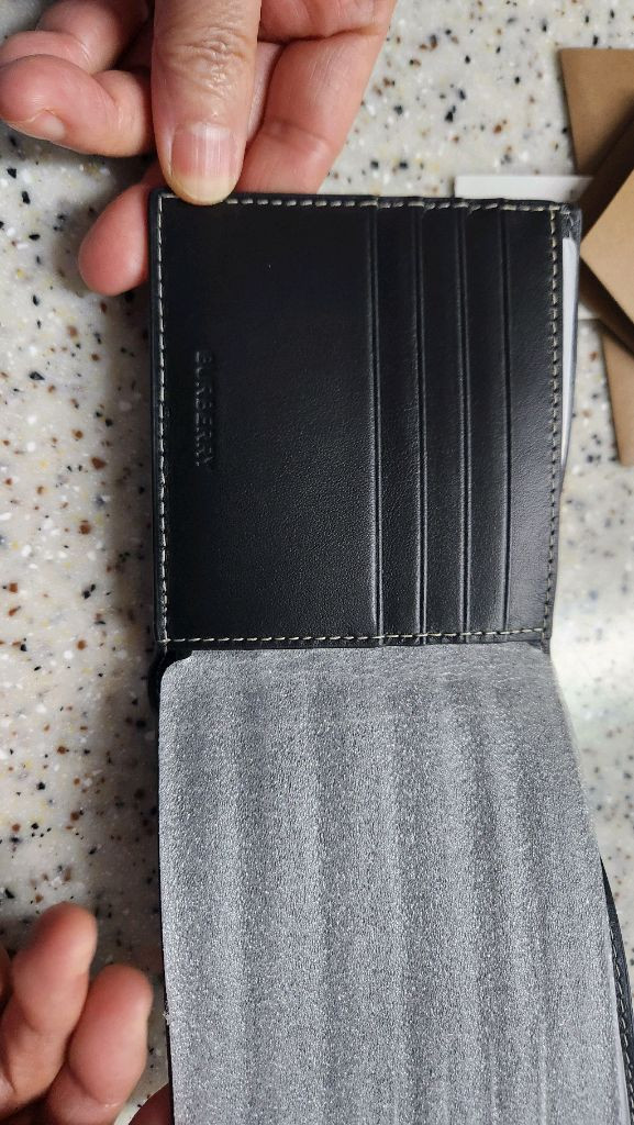 버버리 체크 반지갑 팝니다 이미지