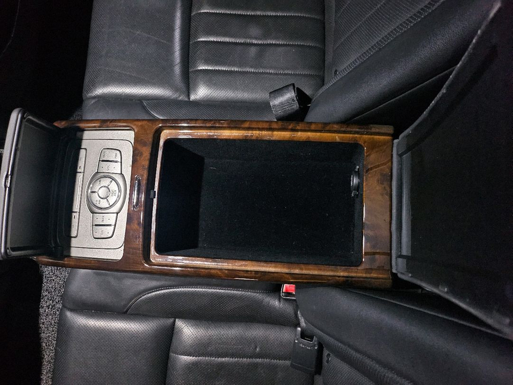 중형 세단 이미지