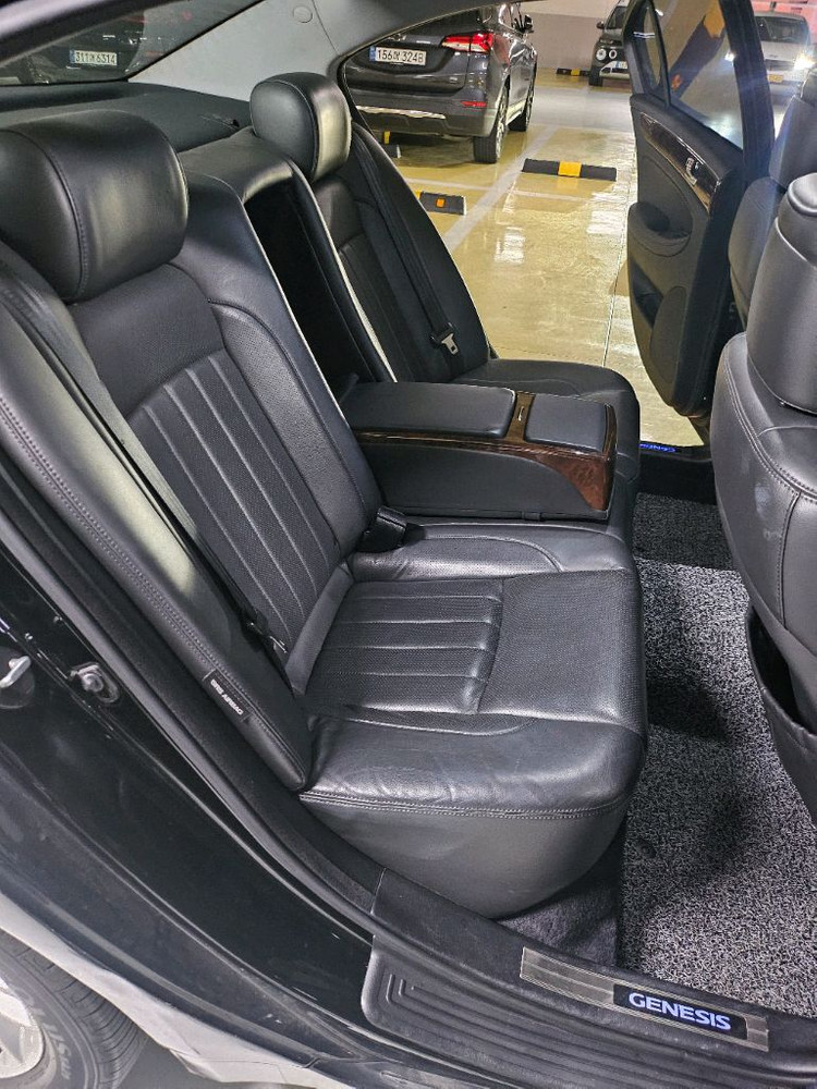 중형 세단 이미지