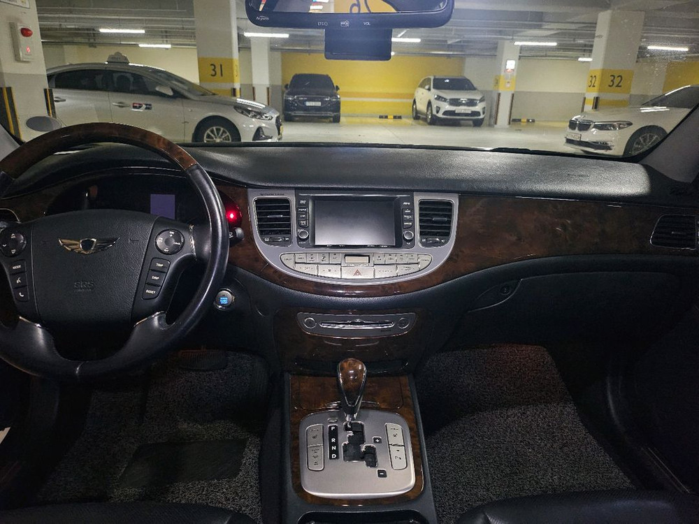 중형 세단 이미지