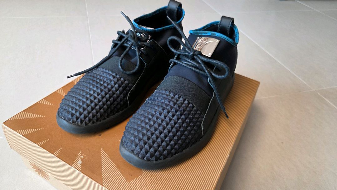 쥬세페자노티 실버메탈 스니커즈 이미지