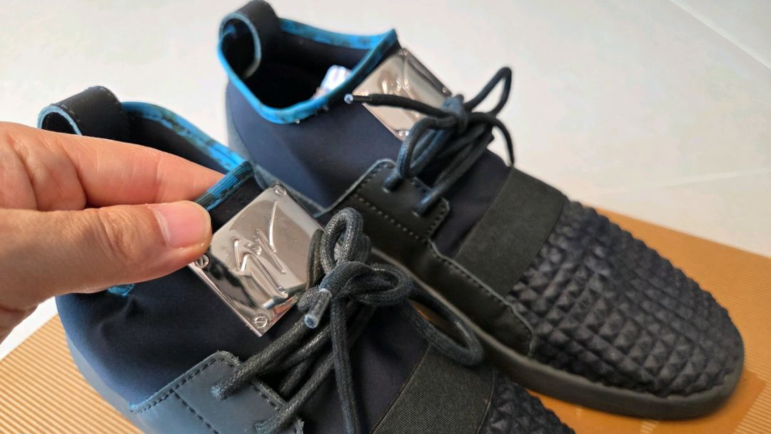 쥬세페자노티 실버메탈 스니커즈 이미지