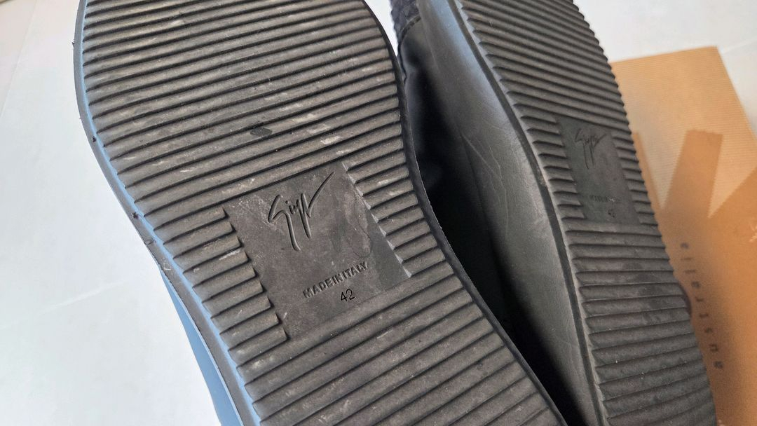 쥬세페자노티 실버메탈 스니커즈 이미지