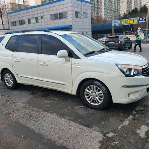 코란도 투리스모 2.2 4륜 7인승 16년식 이미지