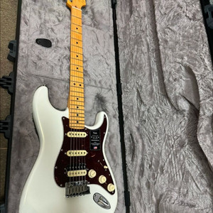 펜더 Fender 아메리칸 울트라 스트라토캐스터 HSS 기타 판매합니다 이미지