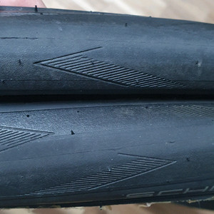 슈발베 프로 원 로드자전거 타이어 이미지