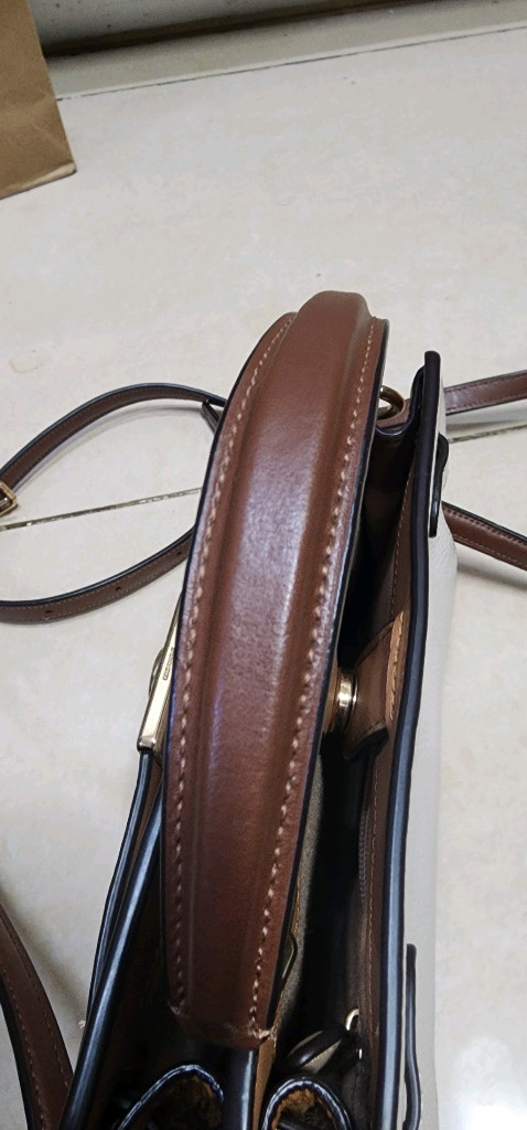 코치 탑핸들 크로스백 이미지