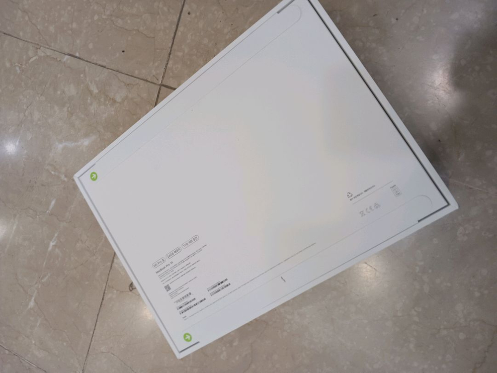 미개봉 맥북프로 14인치 m5pro 24램 ssd1테라 실버 이미지