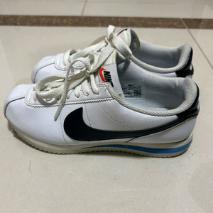 나이키 코르테즈 나이키 운동화 이미지