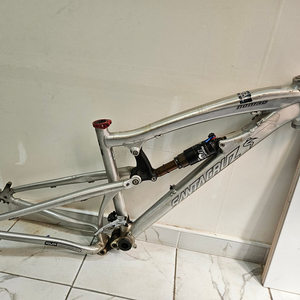 산타크루즈 노매드 풀샥 m사이즈 저렴히드립니다>>>26만 직거래 이미지