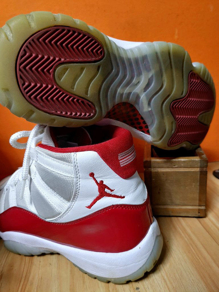 나이키 조던11레트로 바시티 레드(US9표기270추천사이즈265) 이미지